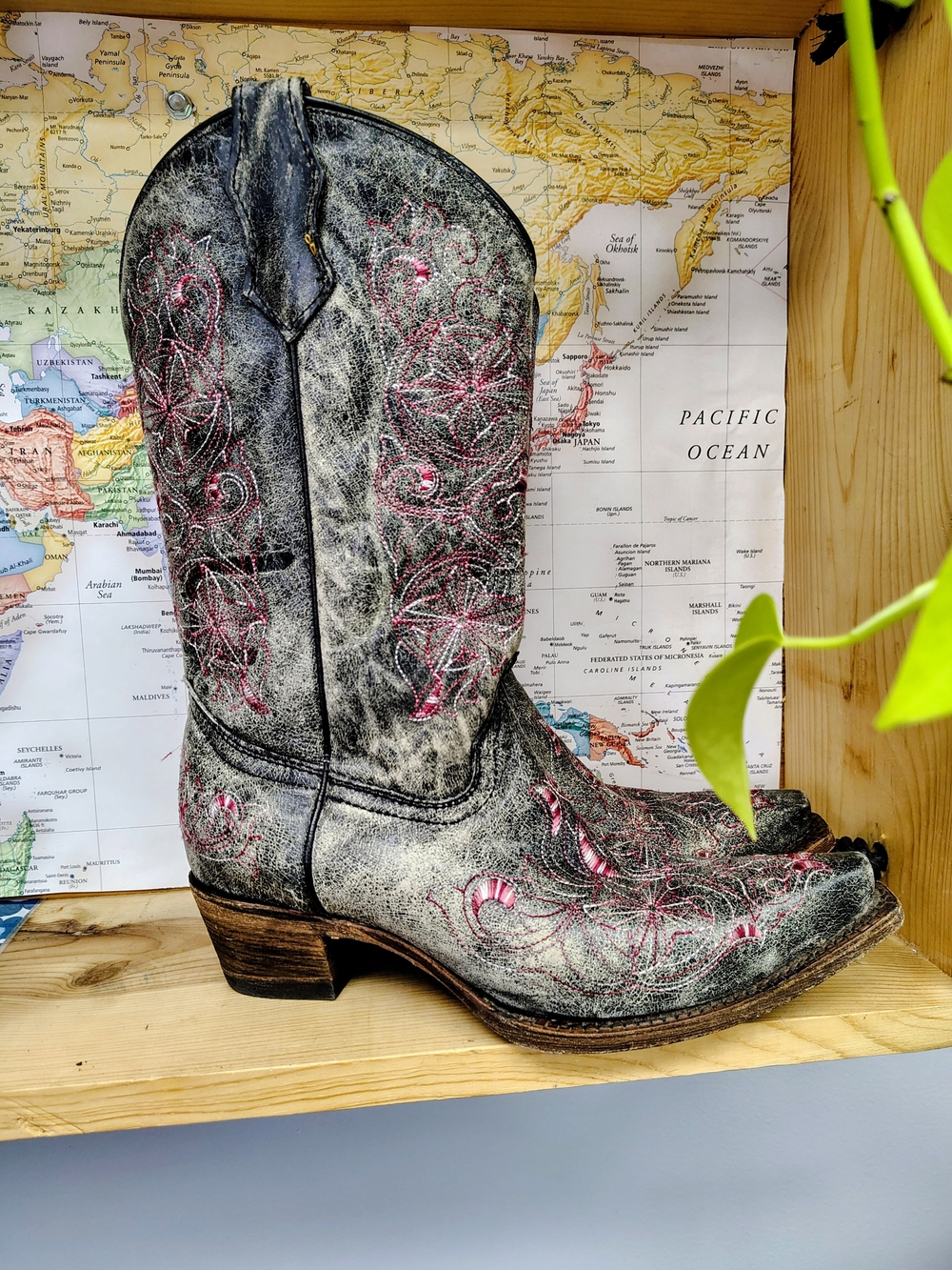 Corral Teens Cowboy Boots-size 6 USA